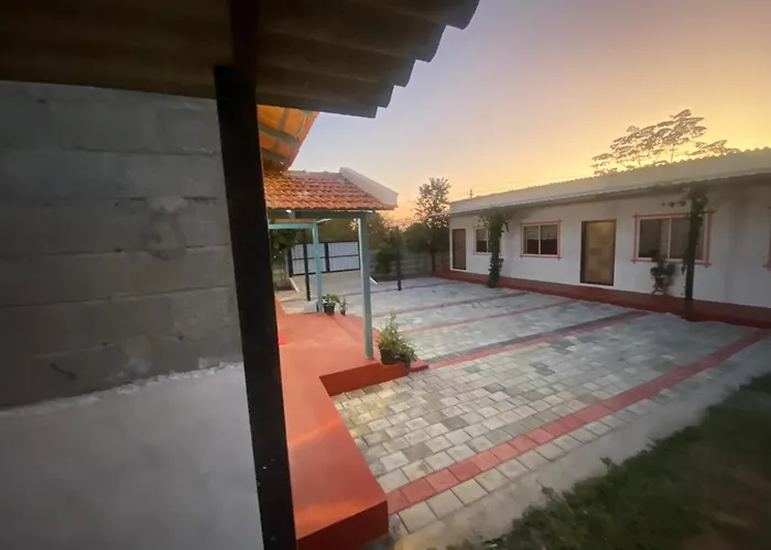 Rashi Homestay & Service Apartment