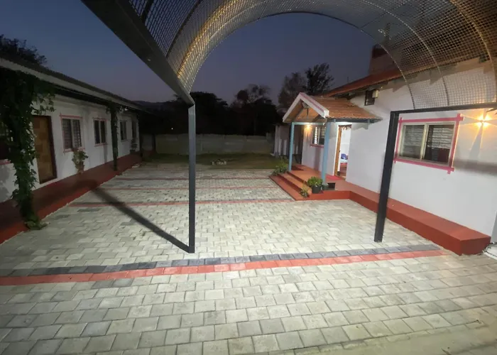 Rashi Homestay & Service Apartment