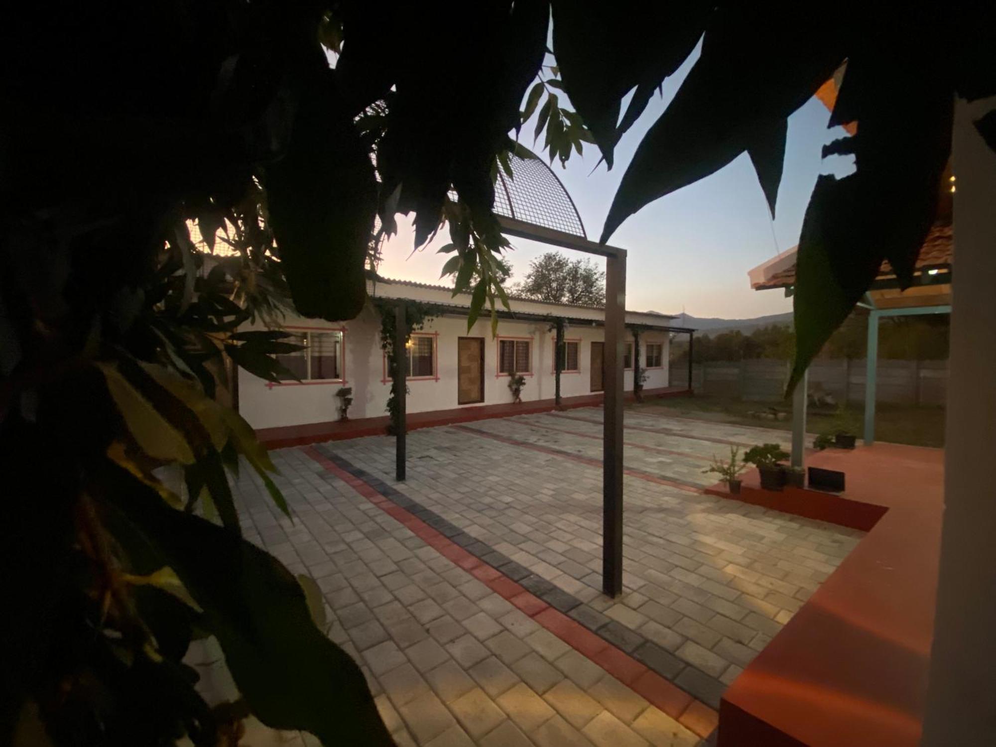 Rashi & Service Homestay