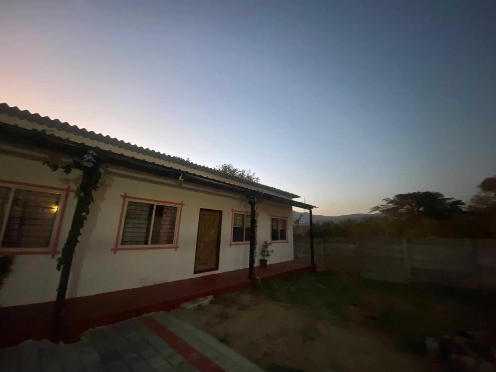 Homestay Rashi & Service *
