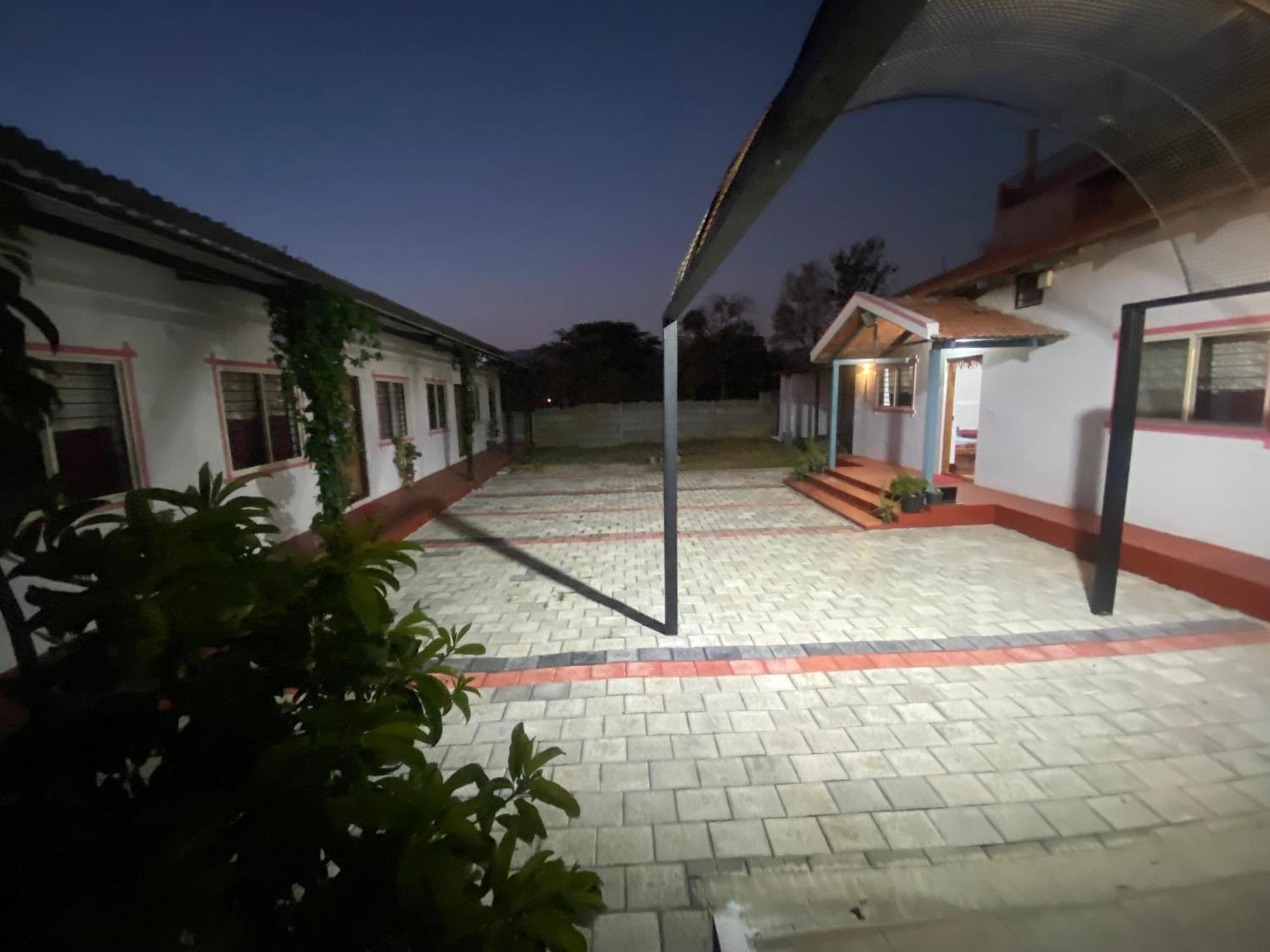Rashi & Service Homestay