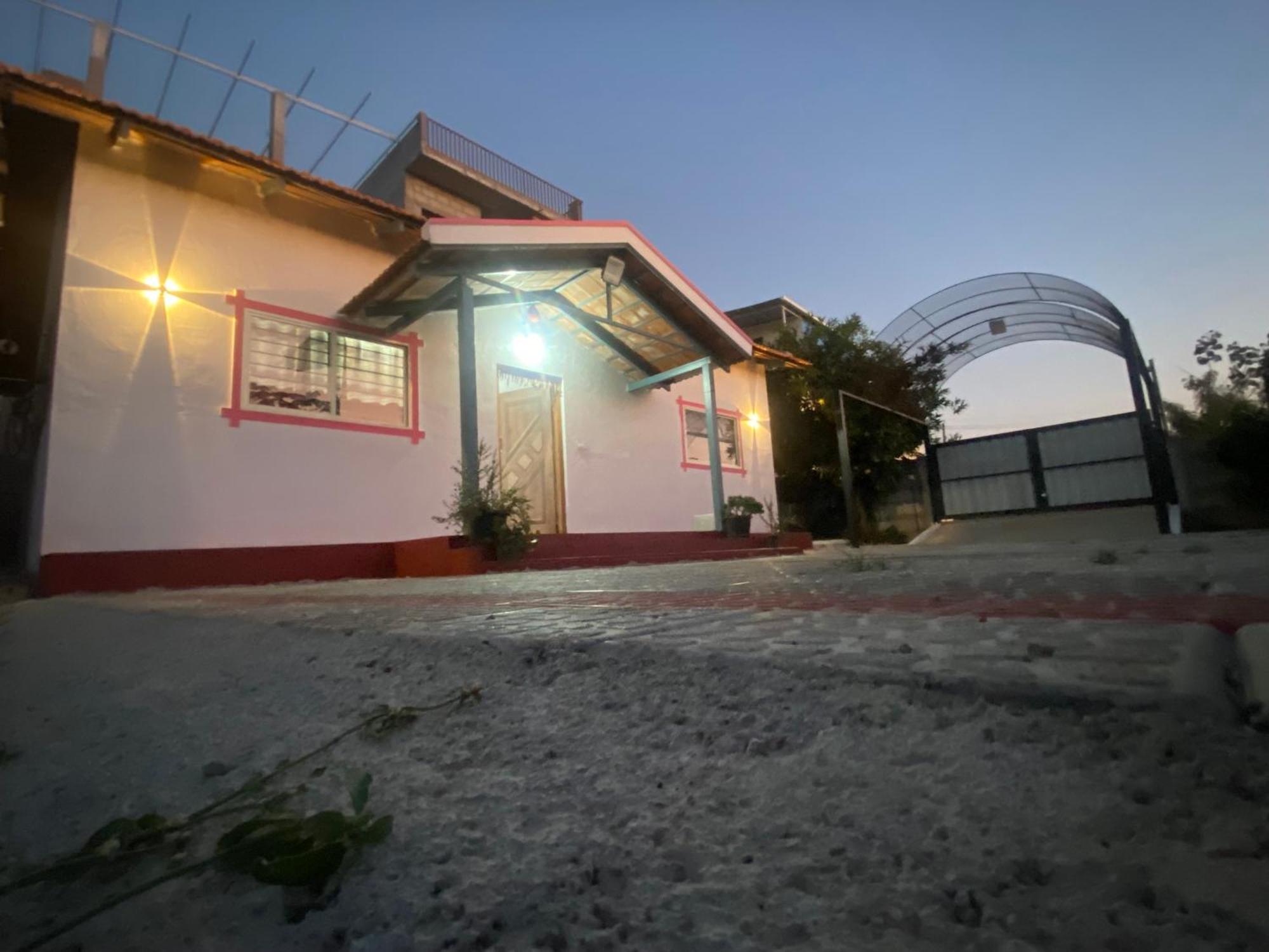 Homestay Rashi & Service *