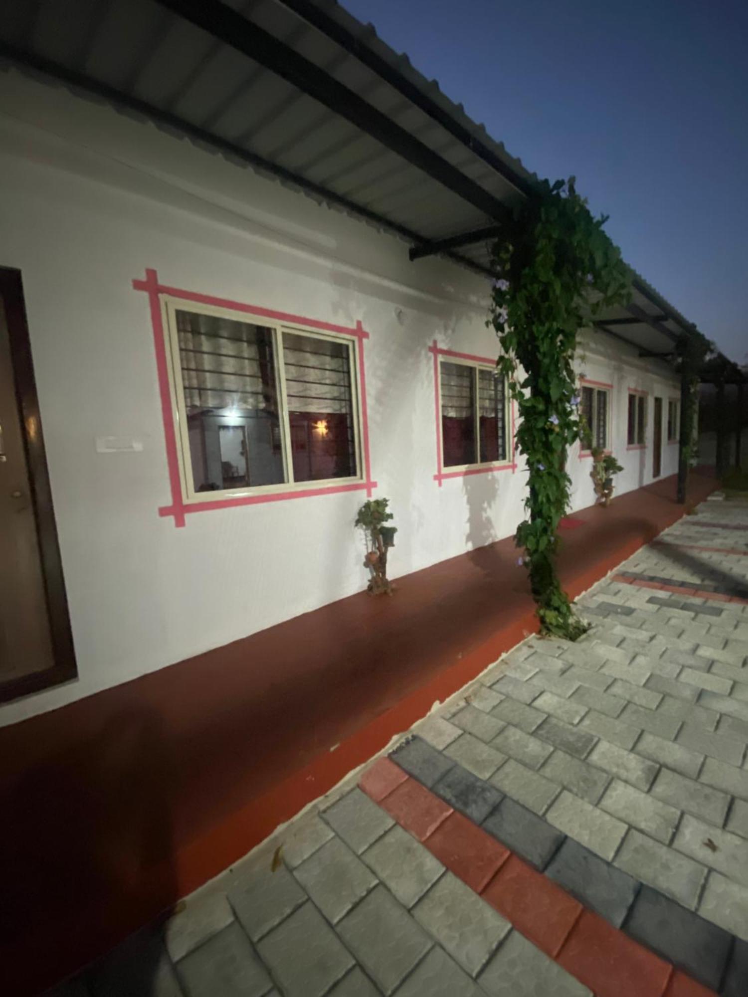 Rashi & Service * Chikmagalur